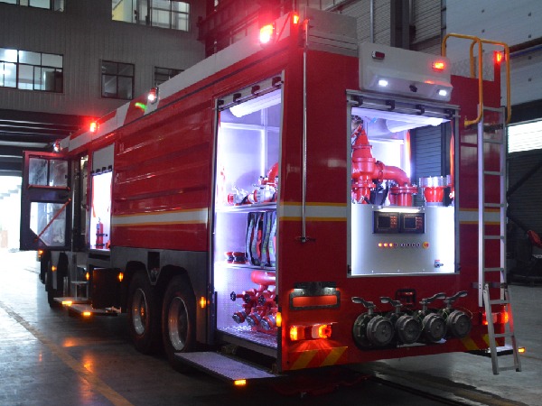 消防车保举沉汽豪沃后双桥16方水罐消防车几多超大型消防车