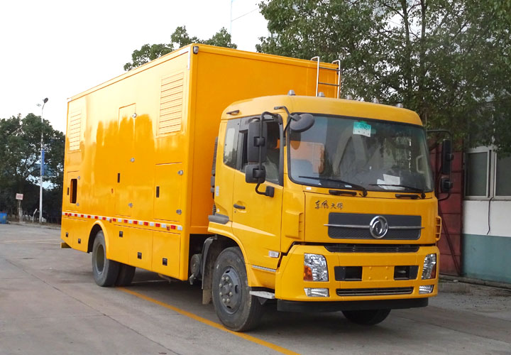 东风153泡沫消防车价格东风消防车保举沉汽豪沃T5G8吨水罐消防车实拍图几多钱一辆-品量包管采用时离地不